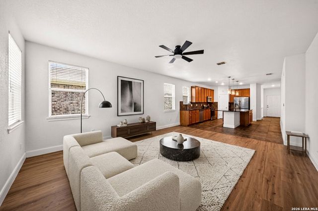 7915 Cenote Dr, San Antonio, TX 78254