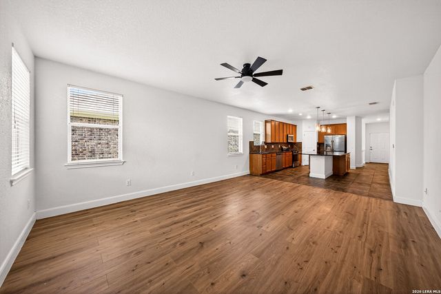 7915 Cenote Dr, San Antonio, TX 78254