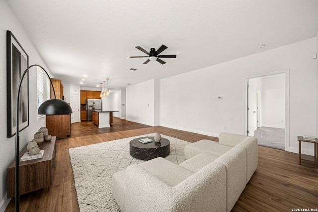 7915 Cenote Dr, San Antonio, TX 78254