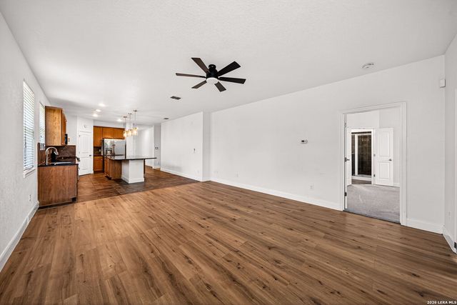 7915 Cenote Dr, San Antonio, TX 78254