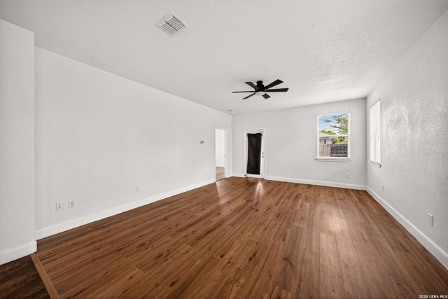 7915 Cenote Dr, San Antonio, TX 78254