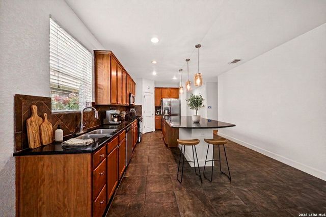 7915 Cenote Dr, San Antonio, TX 78254