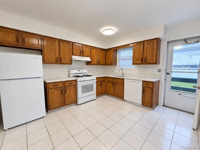29 Lambert Avenue 1st Floor, Farmingdale, NY 11735