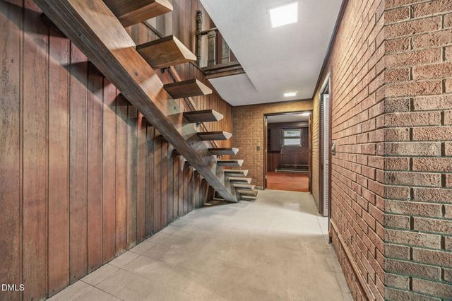 129 Forest Park Drive, Thomasville, NC 27360