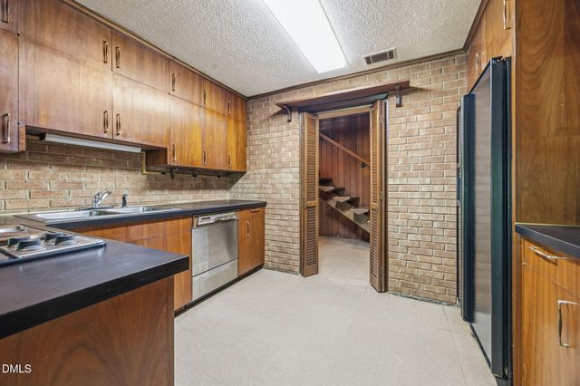 129 Forest Park Drive, Thomasville, NC 27360
