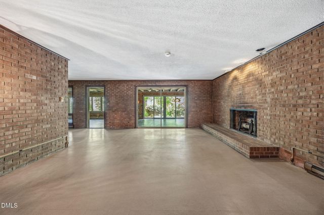129 Forest Park Drive, Thomasville, NC 27360