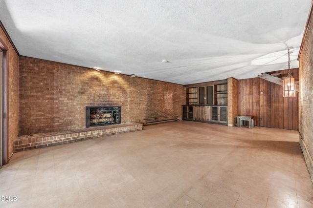 129 Forest Park Drive, Thomasville, NC 27360