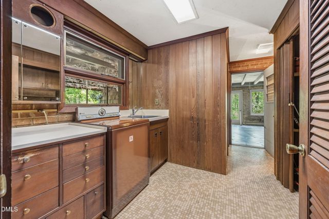 129 Forest Park Drive, Thomasville, NC 27360