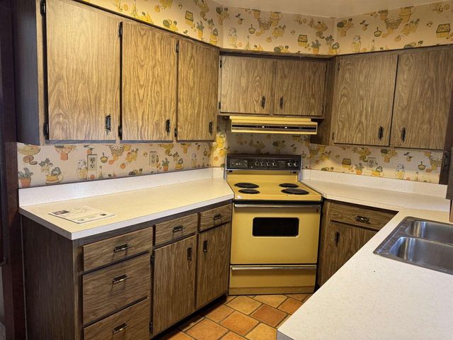 215 E Centerway Street, Janesville, WI 53545