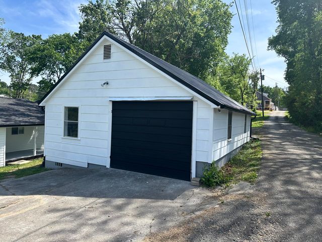 1530 Aurora Avenue SE, Cleveland, TN 37311