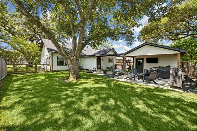 705 4th Street, Sealy, TX 77474