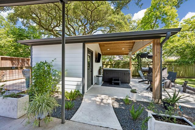 705 4th Street, Sealy, TX 77474