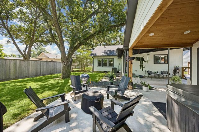 705 4th Street, Sealy, TX 77474