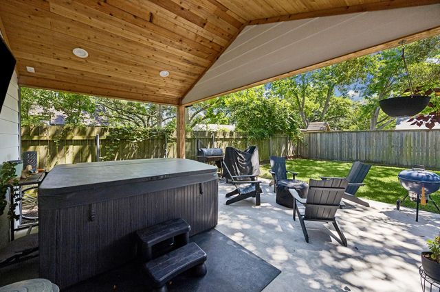 705 4th Street, Sealy, TX 77474