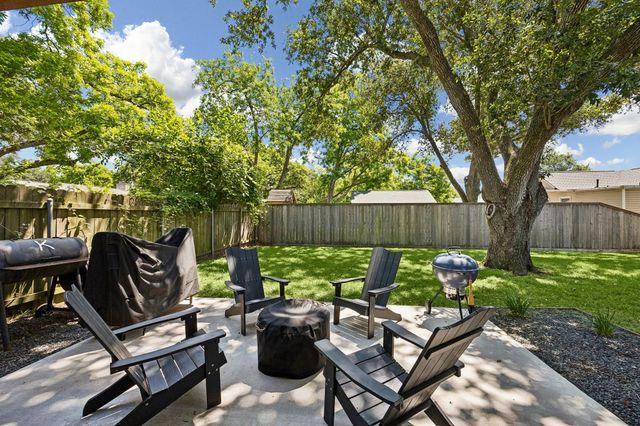 705 4th Street, Sealy, TX 77474