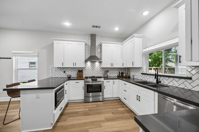 705 4th Street, Sealy, TX 77474