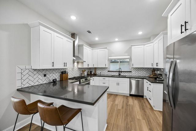705 4th Street, Sealy, TX 77474