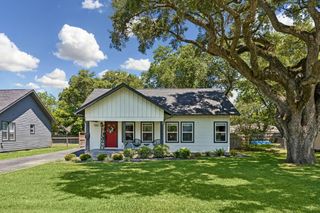 705 4th Street, Sealy, TX 77474