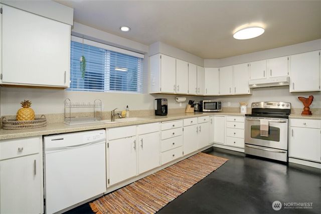 3936 Woodland Park Avenue N, Seattle, WA 98103