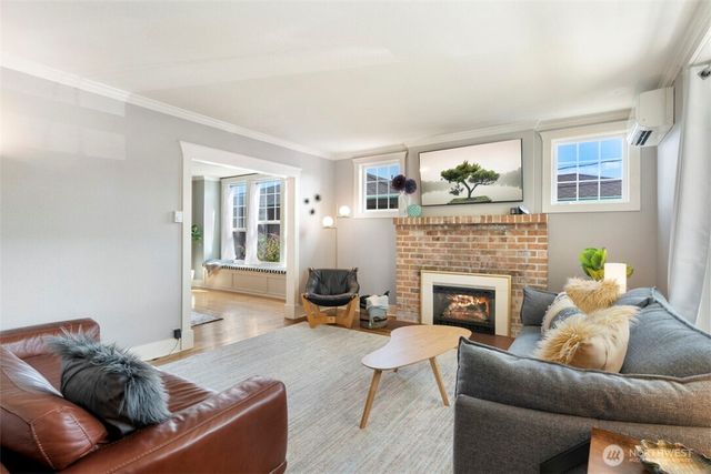 3936 Woodland Park Avenue N, Seattle, WA 98103