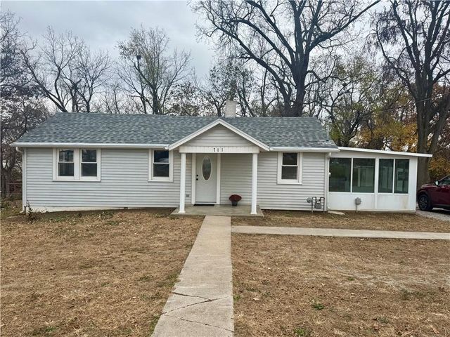 711 Trevillian Drive, St Joseph, MO 64507