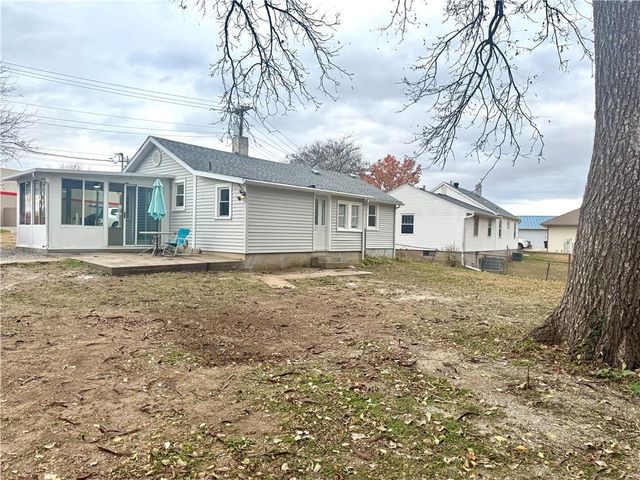 711 Trevillian Drive, St Joseph, MO 64507