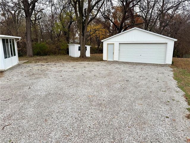 711 Trevillian Drive, St Joseph, MO 64507