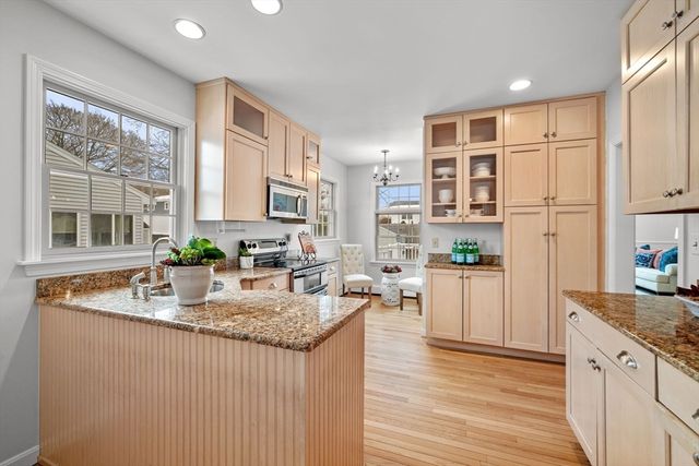 22 Hemenway Rd, Swampscott, MA 01907