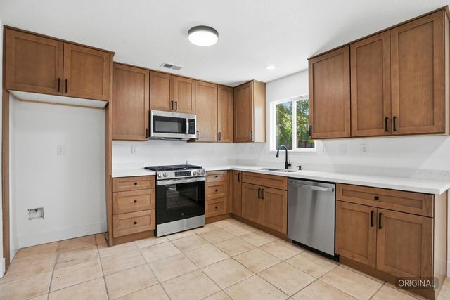 1646 E 8th St, Stockton, CA 95206