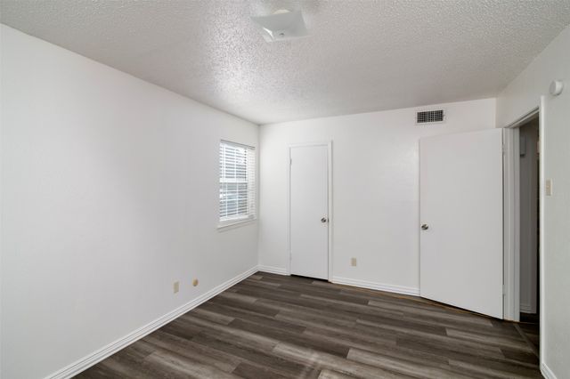 7048 Glenview Drive 45, North Richland Hills, TX 76180