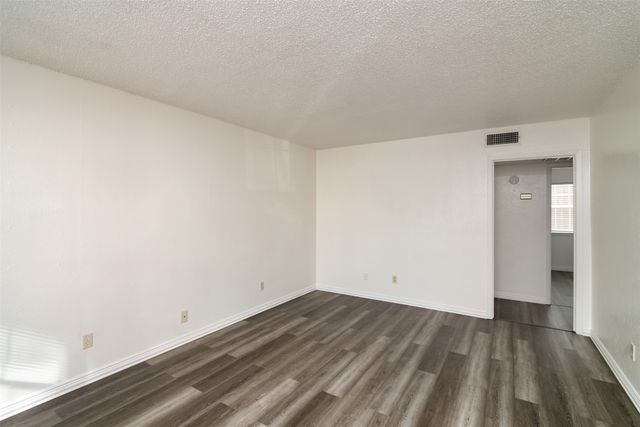 7048 Glenview Drive 45, North Richland Hills, TX 76180