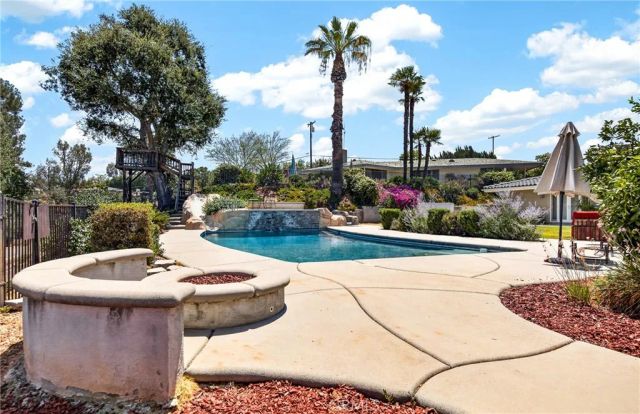 645 Los Altos, Redlands, CA 92373