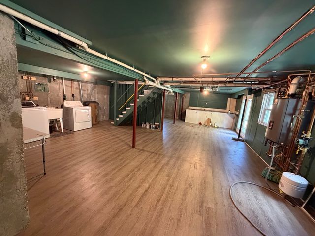 233 Pinecrest Beach Dr, Falmouth, MA 02536