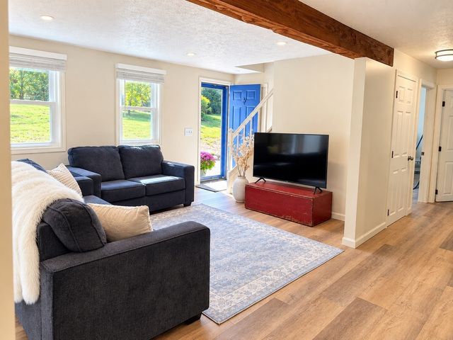 233 Pinecrest Beach Dr, Falmouth, MA 02536