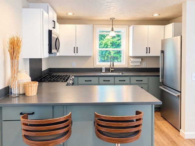 233 Pinecrest Beach Dr, Falmouth, MA 02536