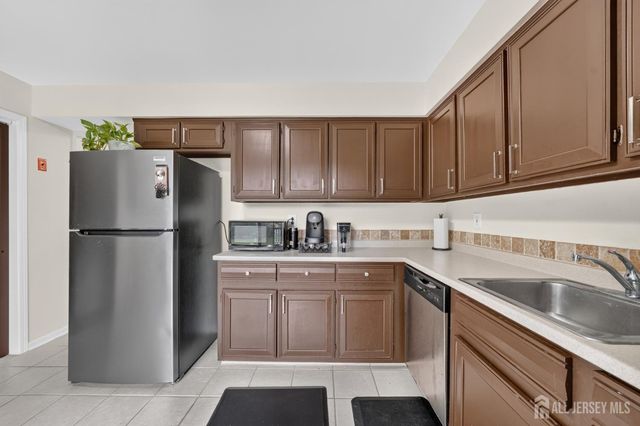 207 Mandon Court, South Brunswick, NJ 08540
