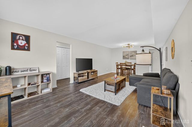 207 Mandon Court, South Brunswick, NJ 08540