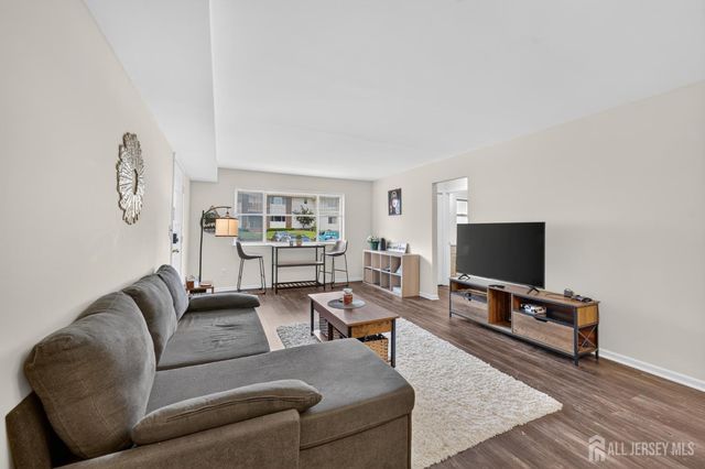 207 Mandon Court, South Brunswick, NJ 08540
