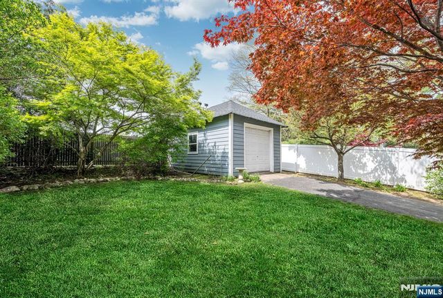 484 Pulis Avenue, Franklin Lakes, NJ 07417