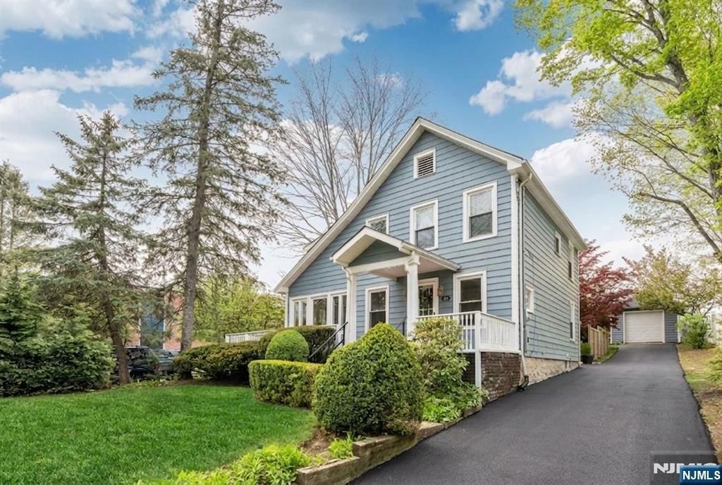 484 Pulis Avenue, Franklin Lakes, NJ 07417