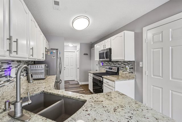 5462 Longview Court 1, Johnston, IA 50131