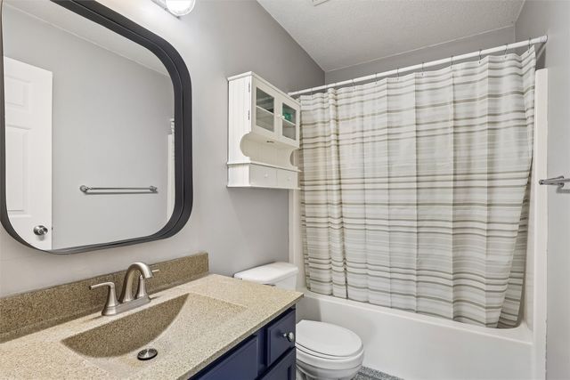 5462 Longview Court 1, Johnston, IA 50131