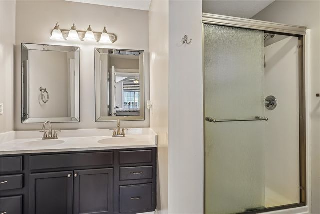 5462 Longview Court 1, Johnston, IA 50131