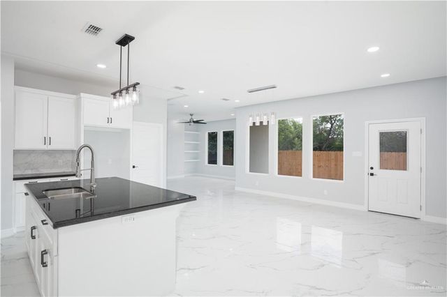 1107 W I Street, Mission, TX 78572