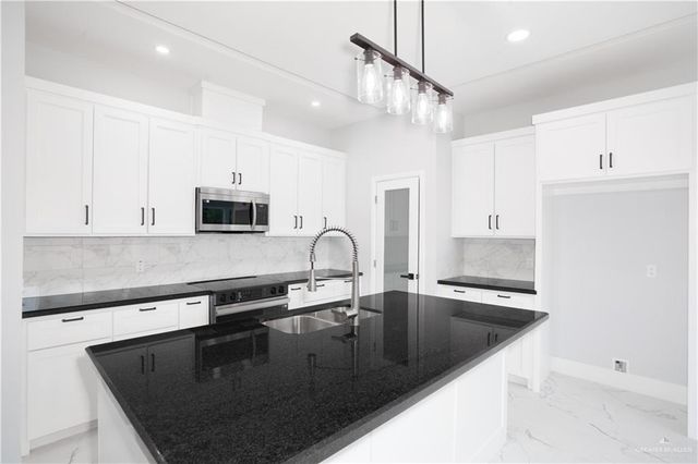 1107 W I Street, Mission, TX 78572