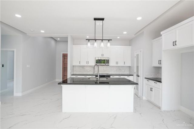 1107 W I Street, Mission, TX 78572