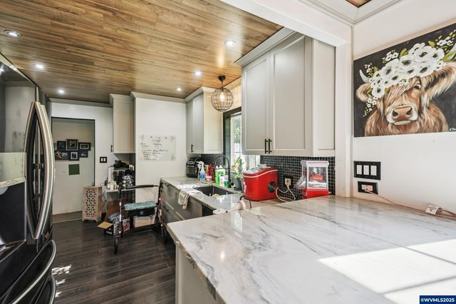 1082 Cascade Dr NW, Salem, OR 97304