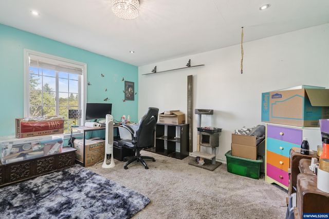 1082 Cascade Dr NW, Salem, OR 97304