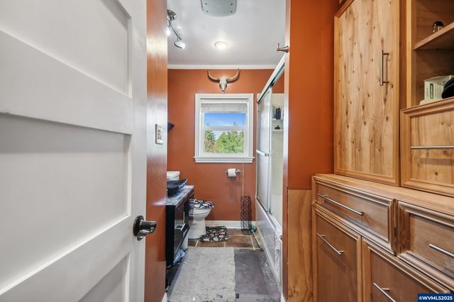 1082 Cascade Dr NW, Salem, OR 97304