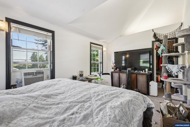 1082 Cascade Dr NW, Salem, OR 97304